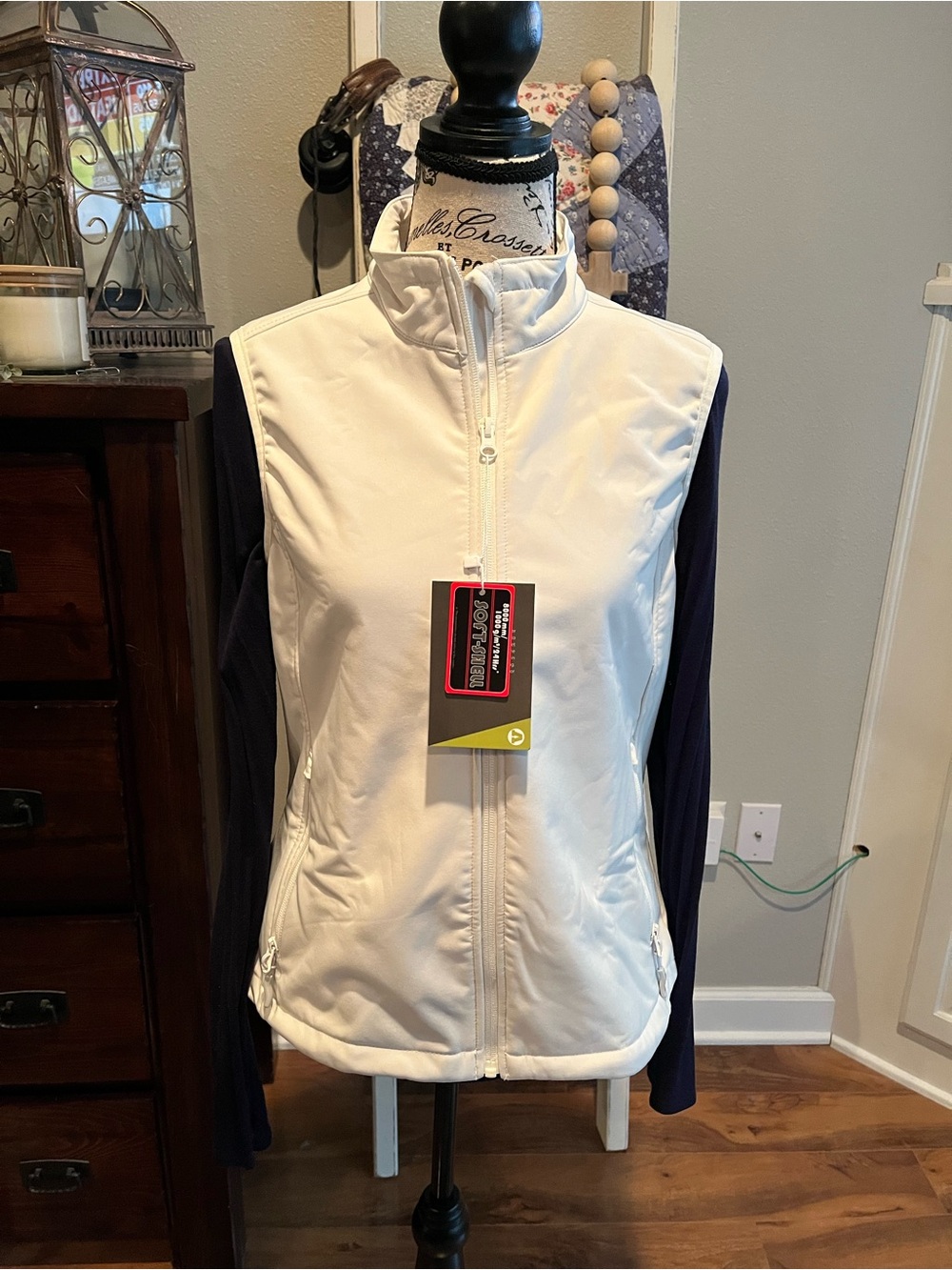 Outdoor Ventures White Soft-Shell Full Zip Slim Fit Vest Small
